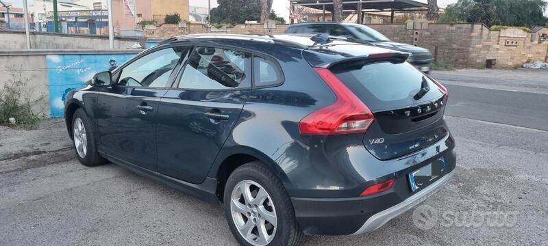 Usata Volvo V40 CC 120 CV (88 kW) 2017 Blu Station wagon
