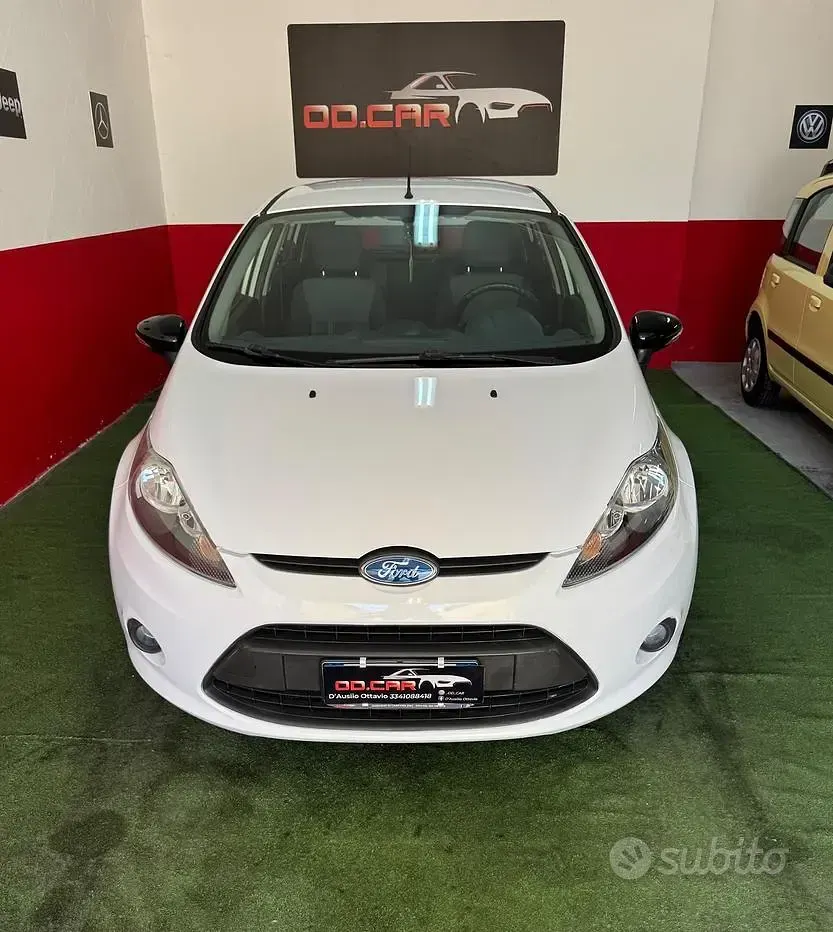 Usata Ford Fiesta 82 CV (60 kW) 2009 Bianco Berlina