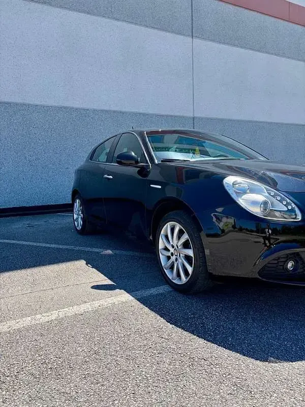 Usata Alfa Romeo Giulietta Distinctive 120 CV (88 kW) 2012 Nero Utilitaria