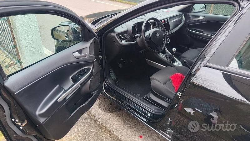 Usata Alfa Romeo Giulietta Progression 105 CV (77 kW) 2012 Nero Utilitaria