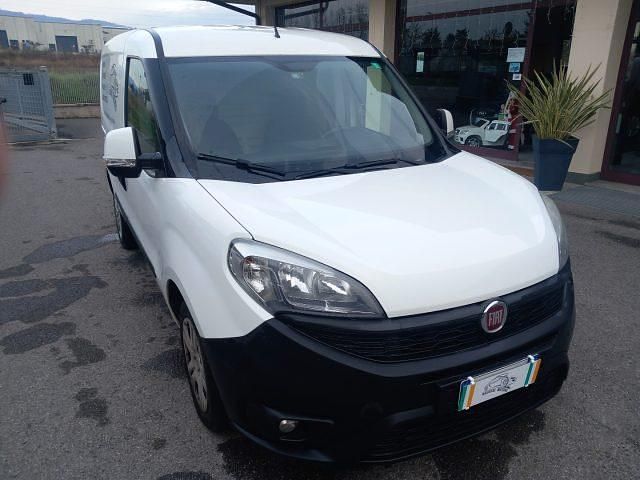 Usata Fiat Doblò 105 CV (77 kW) 2016 Bianco Monovolume