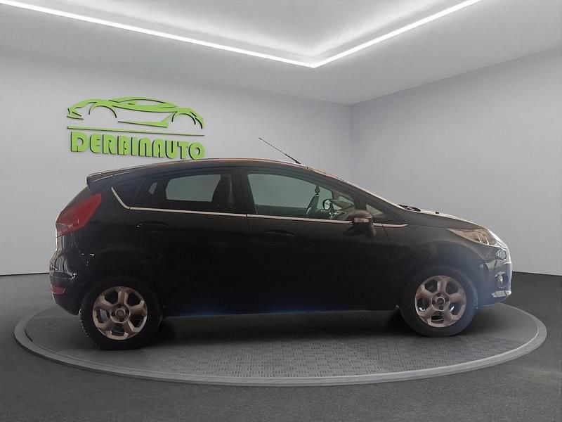 Usata Ford Fiesta 95 CV (69 kW) 2011 Nero Utilitaria