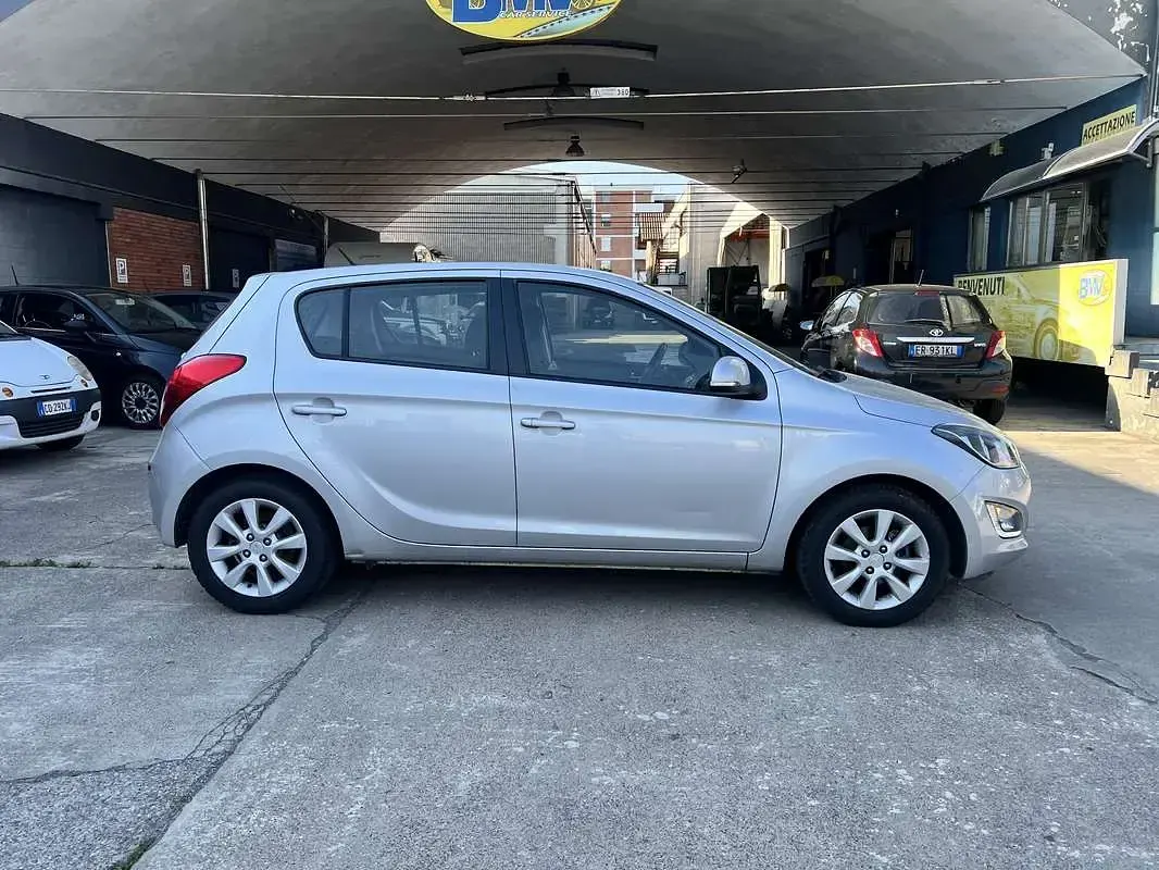 Usata Hyundai i20 Edition 85 CV (62 kW) 2013 Grigio Utilitaria