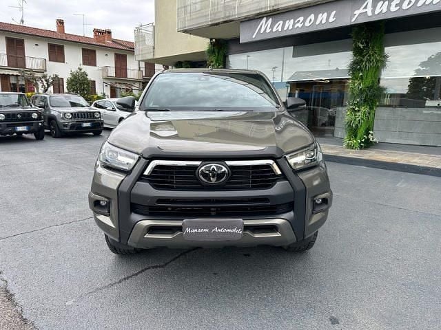 Usata Toyota HiLux 204 CV (150 kW) 2021 Bronzo Pick-up
