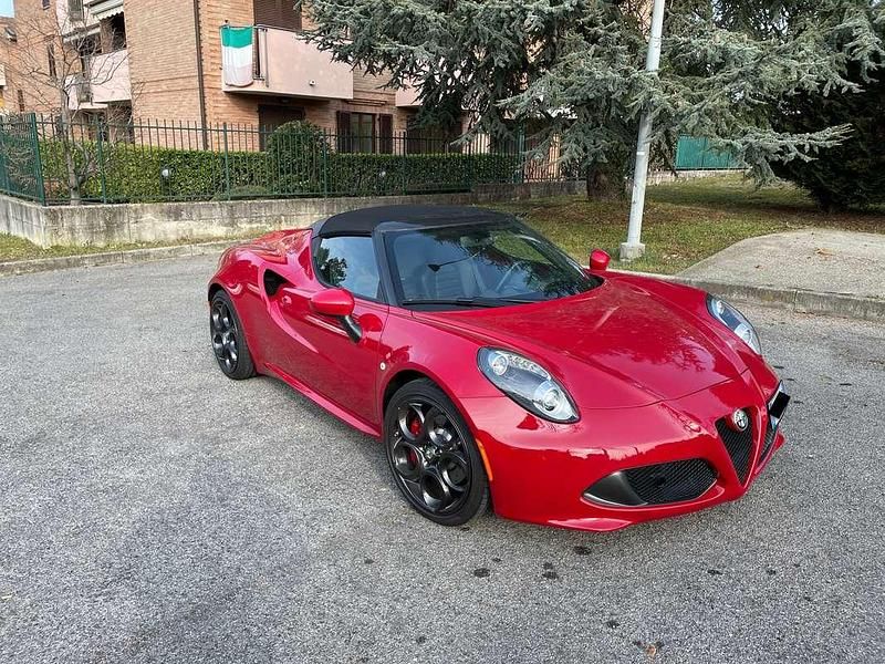 Usata Alfa Romeo 4C Spider 241 CV (177 kW) 2016 Rosso Cabrio