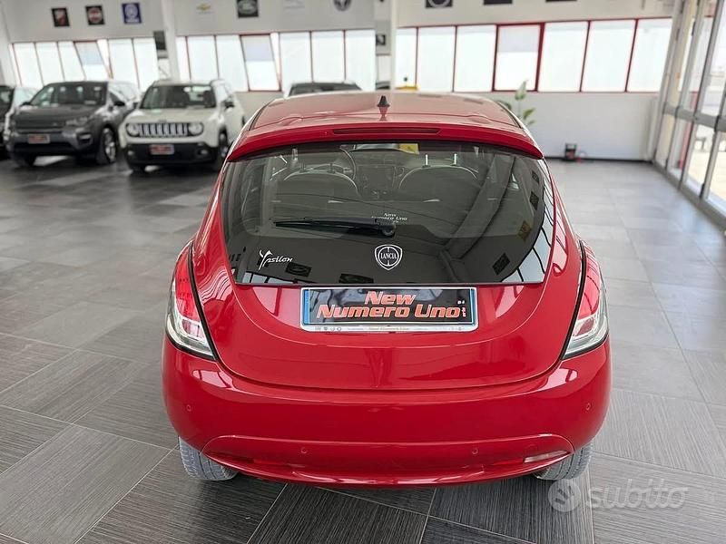 Usata Lancia Ypsilon 85 CV (62 kW) 2017 Rosso Utilitaria