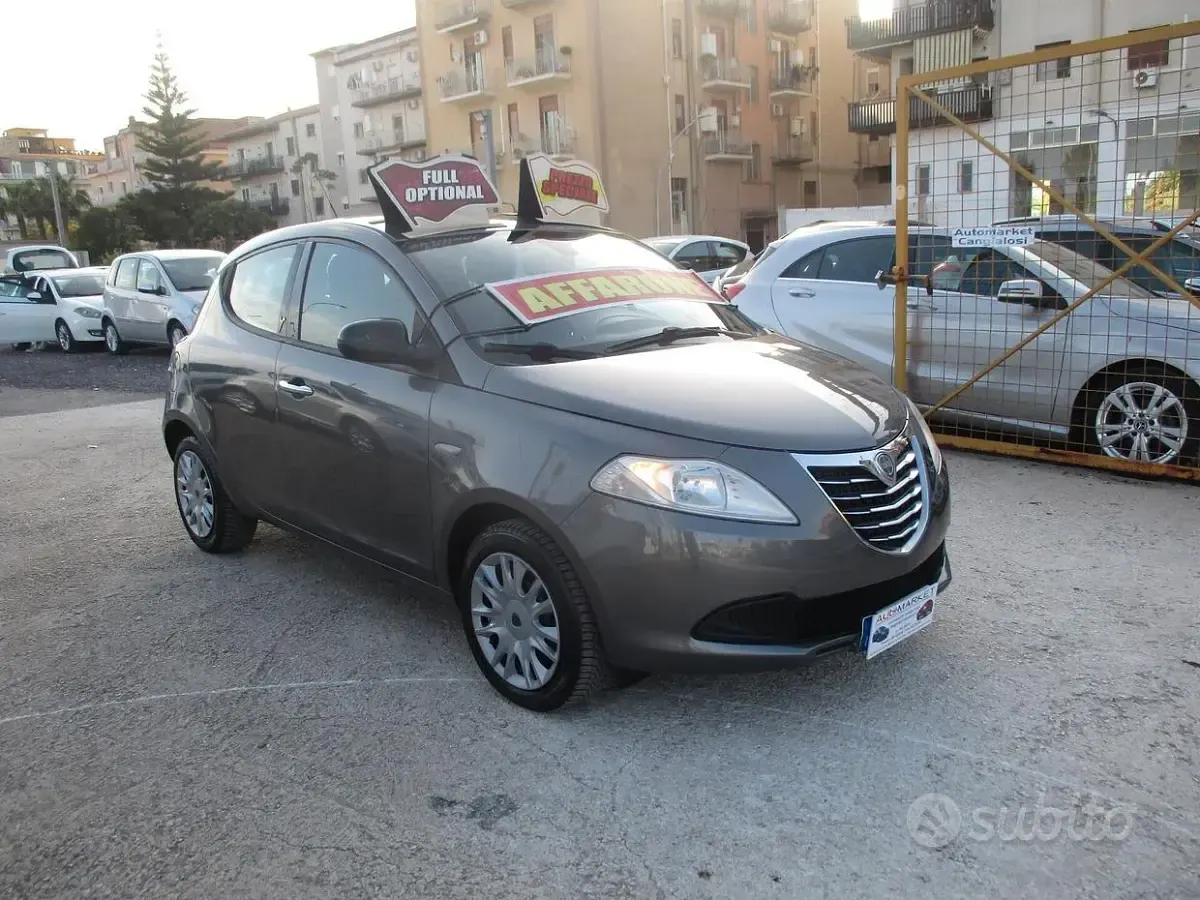 Usata Lancia Ypsilon 69 CV (50 kW) 2012 Grigio Utilitaria