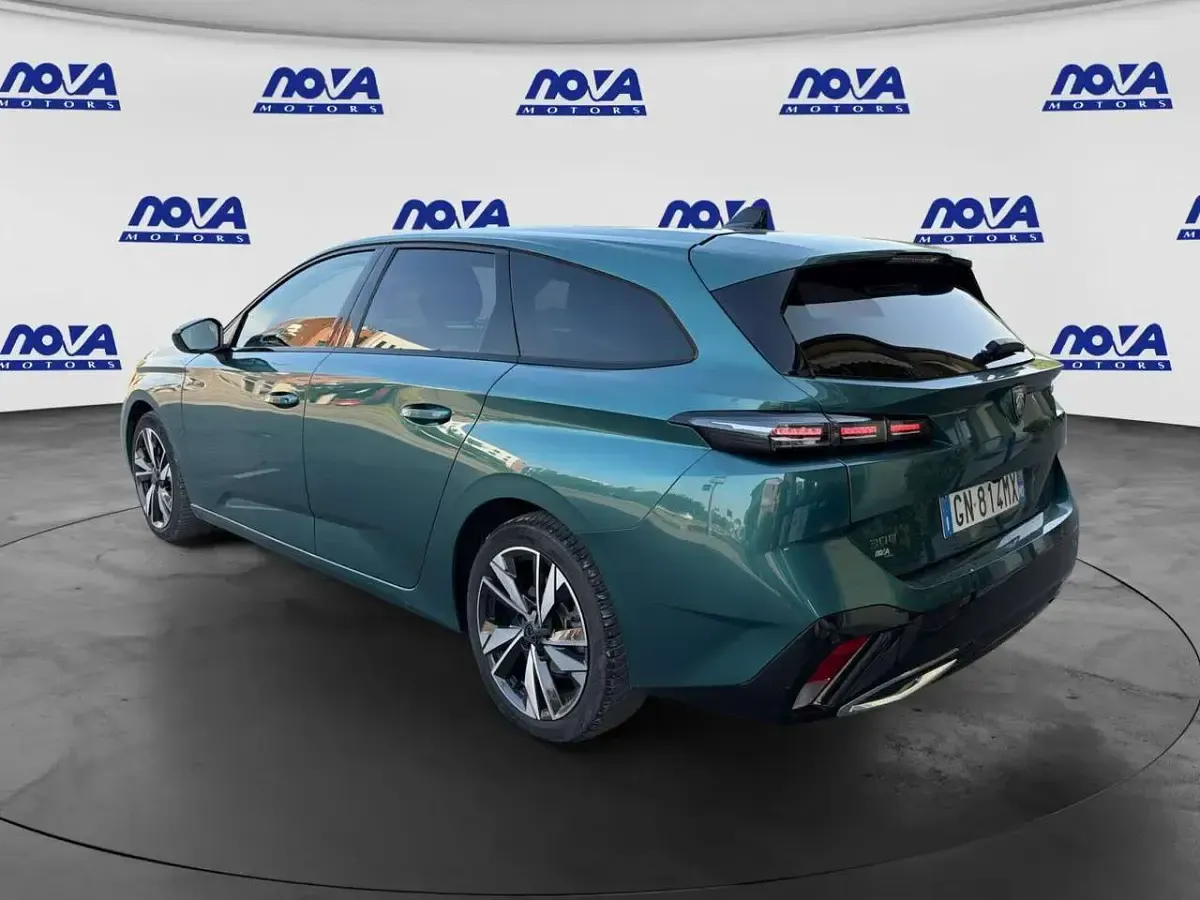 Usata Peugeot 308 SW Allure 131 CV (96 kW) 2023 Verde Station wagon