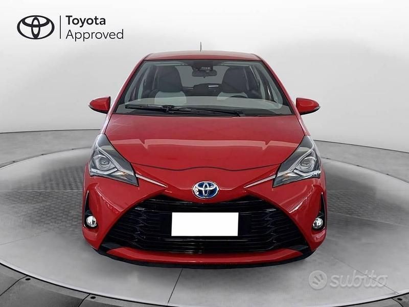 Usata Toyota Yaris Hybrid Active 101 CV (74 kW) 2019 Rosso Berlina