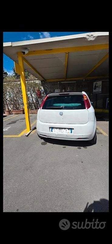 Usata Fiat Grande Punto Dynamic 90 CV (66 kW) 2008 Bianco Utilitaria