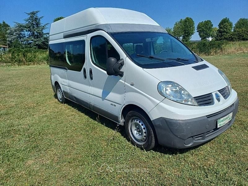 Grigio Usata 2010 Renault Trafic Monovolume | 10.500 € (Buon prezzo) - Immagine 1/4