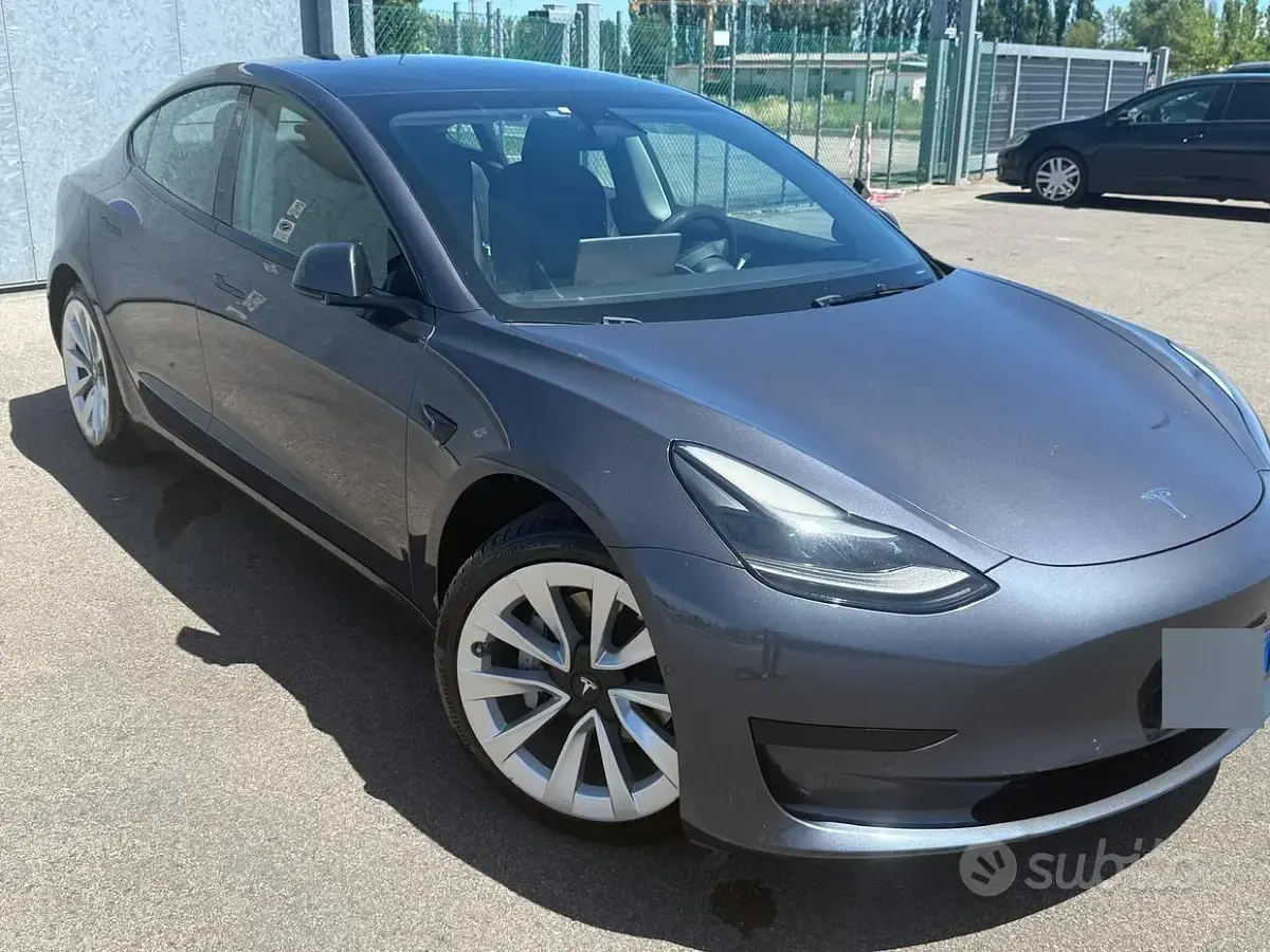 Usata Tesla Model 3 RWD 88 kW (120 CV) 2022 Grigio Berlina
