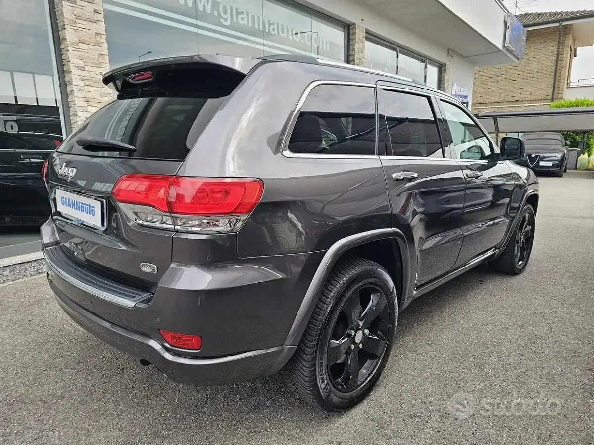 Usata Jeep Grand Cherokee Overland 250 CV (183 kW) 2015 Grigio SUV