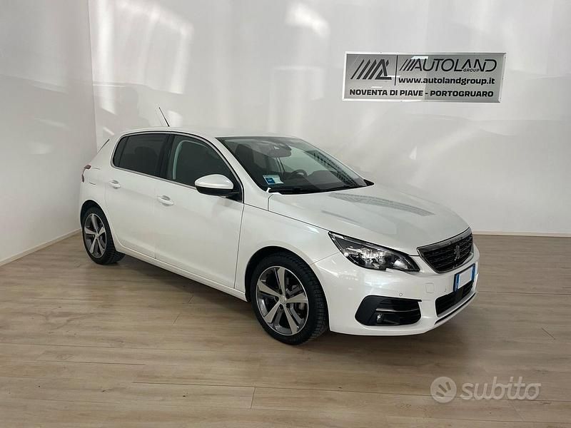 Bianco Usata 2018 Peugeot 308 Allure Tre volumi | 11.500 € (Buon prezzo) - Immagine 1/4
