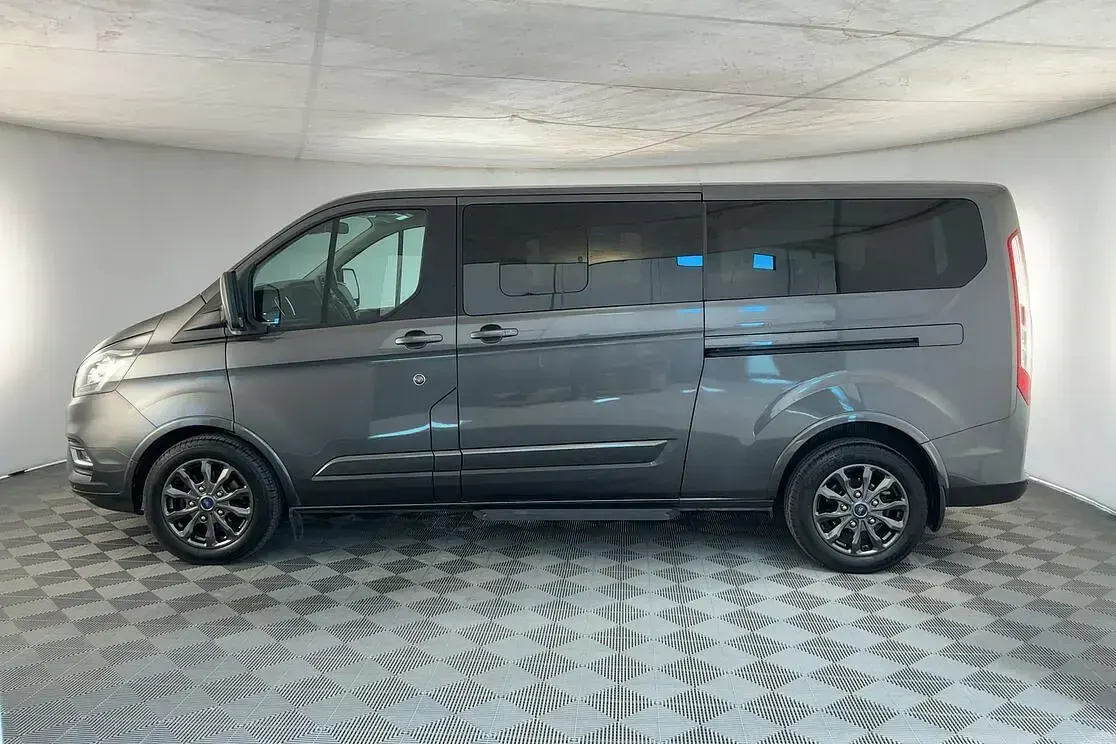 Usata Ford Tourneo Custom Titanium 185 CV (136 kW) 2021 Grigio Furgone