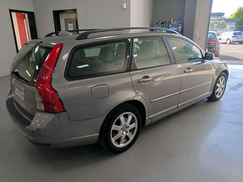 Usata Volvo V50 Kinetic 136 CV (100 kW) 2010 Argento Station wagon