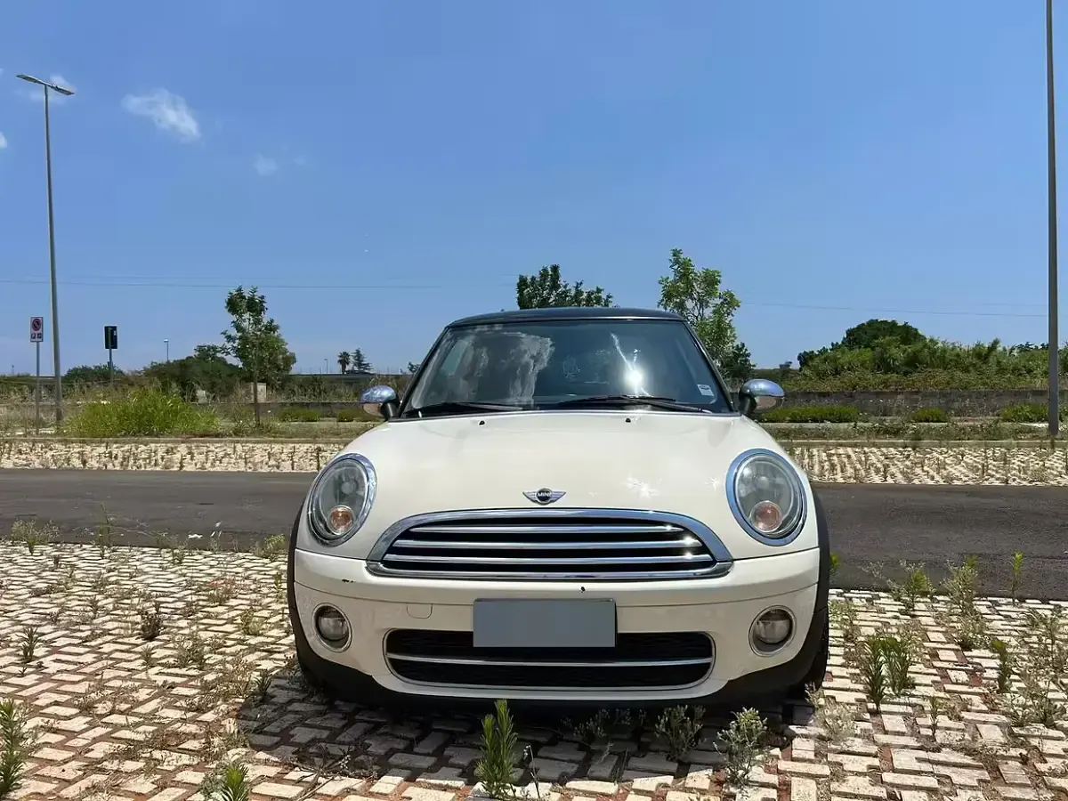 Usata Mini Cooper D 112 CV (82 kW) 2010 Bianco Utilitaria