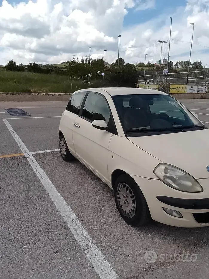 Begagnad Lancia Ypsilon 60 HK (44 kW) 2005 Vit Halvkombi
