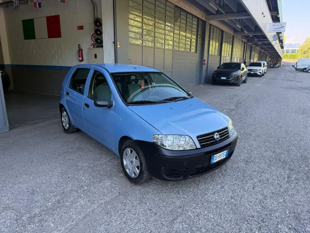 Usata Fiat Punto Dynamic 69 CV (50 kW) 2006 Blu Utilitaria
