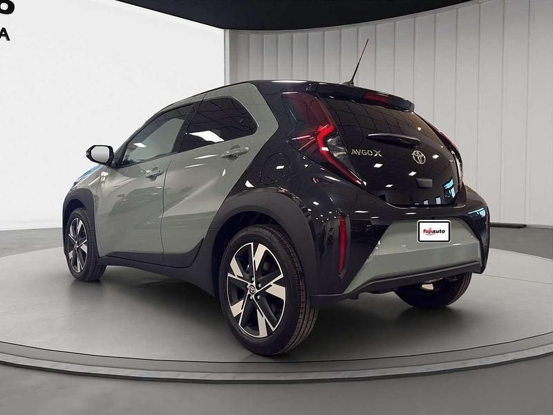 Nuova Toyota Aygo X 116 CV (85 kW) 2026 Tarragon & black SUV