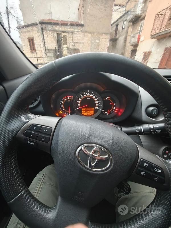 Usata Toyota RAV4 150 CV (110 kW) 2011 Bianco SUV