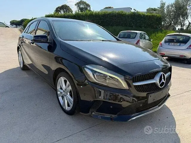 Usata Mercedes A180 Executive 109 CV (80 kW) 2017 Nero Utilitaria
