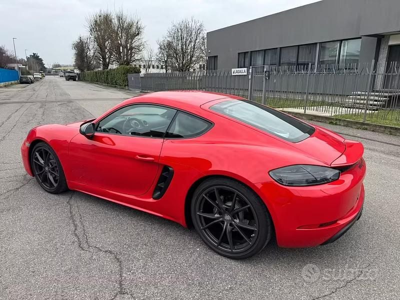 Usata Porsche Cayman 300 CV (220 kW) 2019 Rosso Coupé