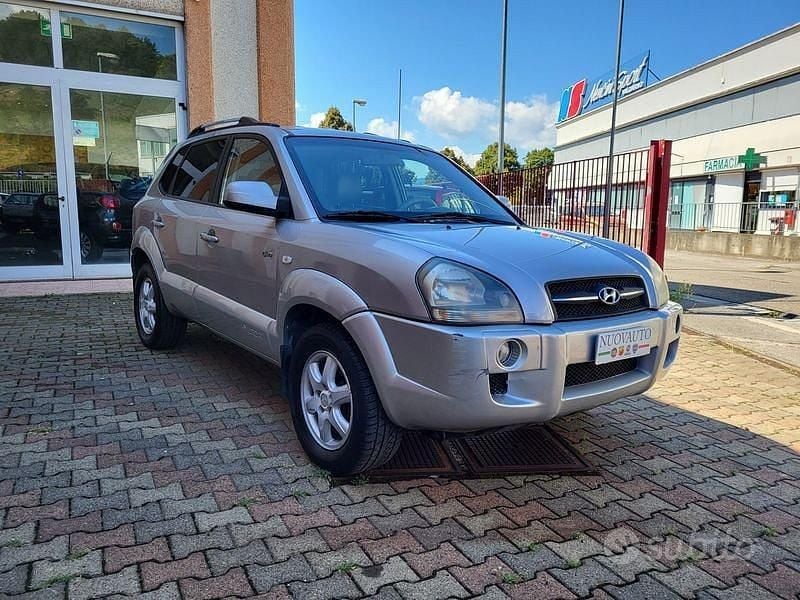 Argento Usata 2005 Hyundai Tucson Dynamiq SUV | 3500 € (Buon prezzo) - Immagine 1/4