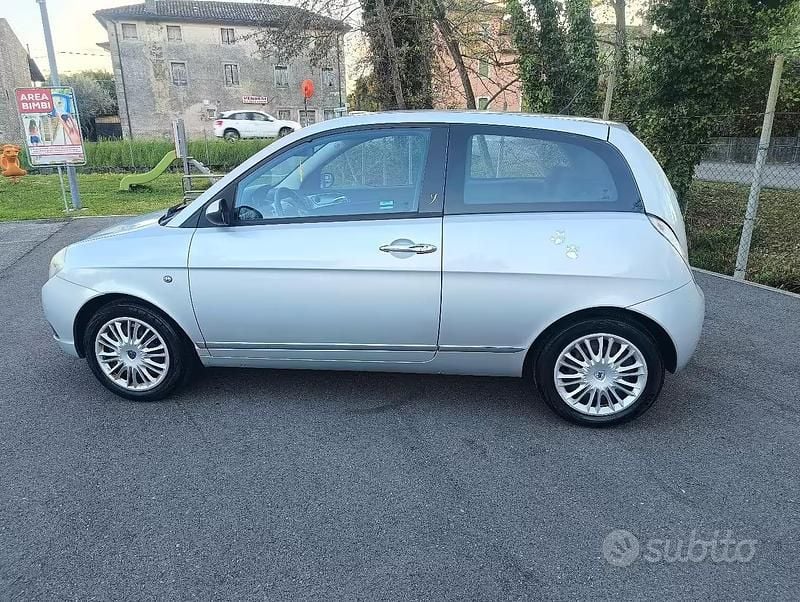 Usata Lancia Ypsilon 60 CV (44 kW) 2007 Grigio Utilitaria