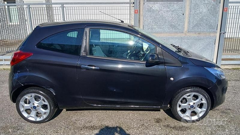 Usata Ford Ka 75 CV (55 kW) 2011 Nero Utilitaria