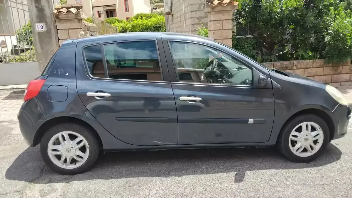 Usata Renault Clio II 75 CV (55 kW) 2007 Berlina
