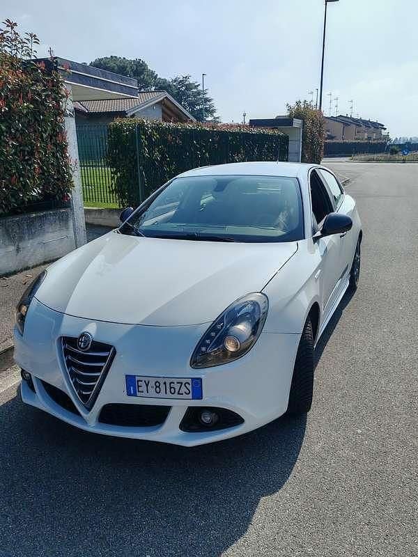 Usata Alfa Romeo Giulietta Sprint 150 CV (110 kW) 2015 Bianco Utilitaria