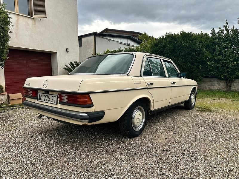 Usata Mercedes 200 1981 Berlina