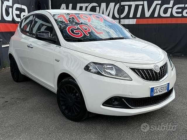 Usata Lancia Ypsilon Silver 69 CV (50 kW) 2022 Bianco Utilitaria