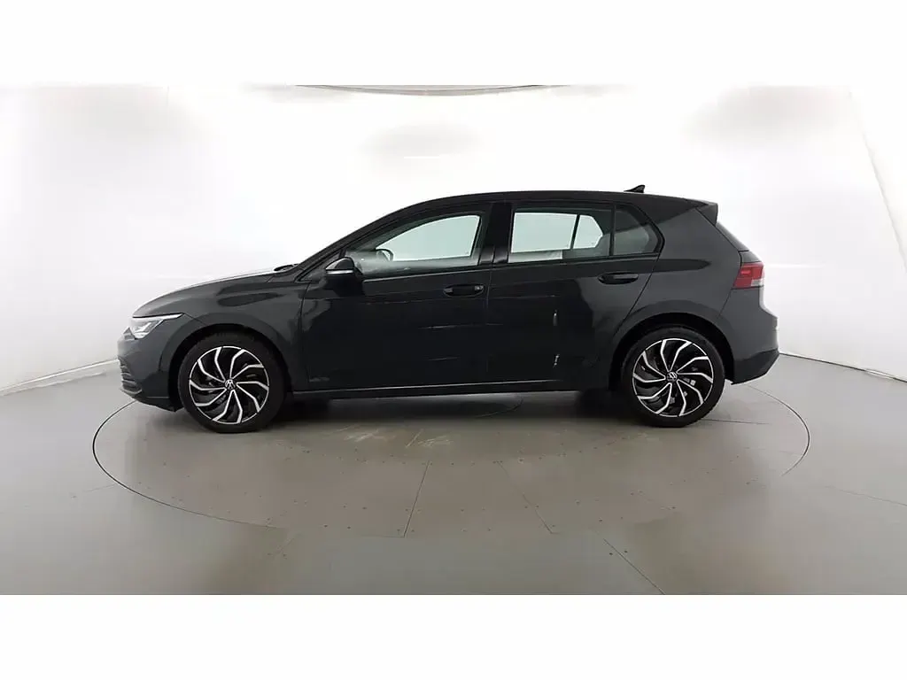 Usata VW Golf VIII Life 110 CV (80 kW) 2023 Grigio urano
