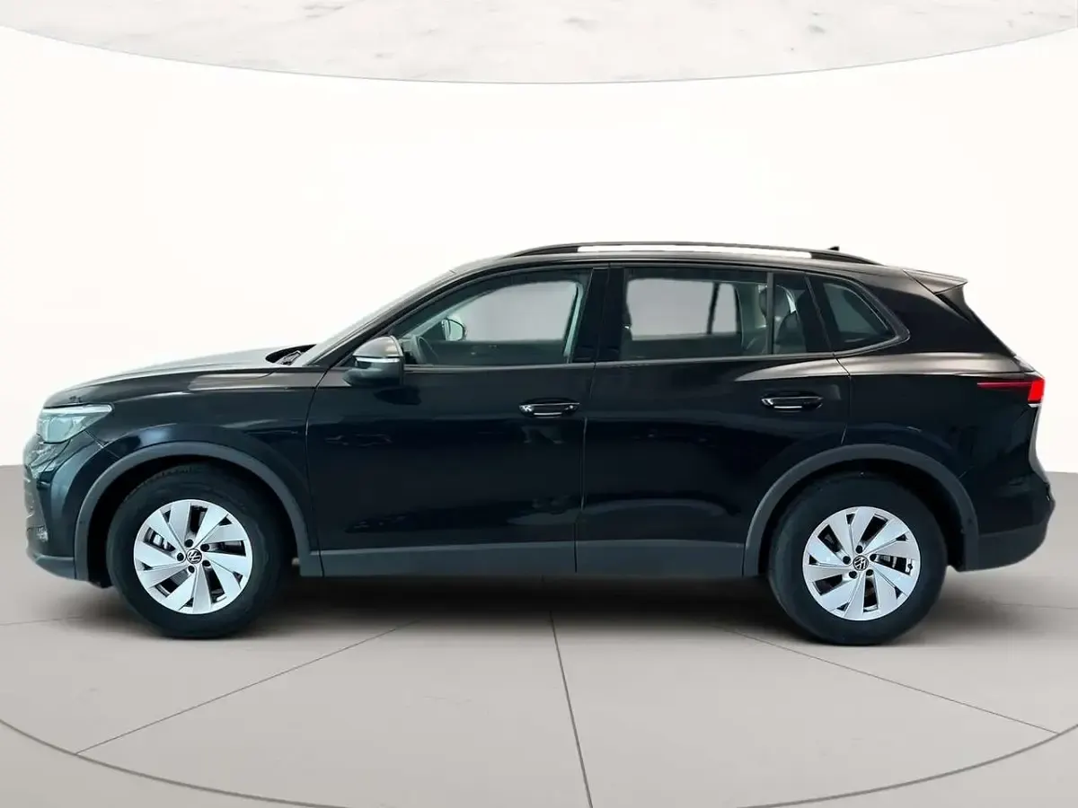Usata VW Tiguan Life 150 CV (110 kW) 2025 Grenadill black metallizzato SUV