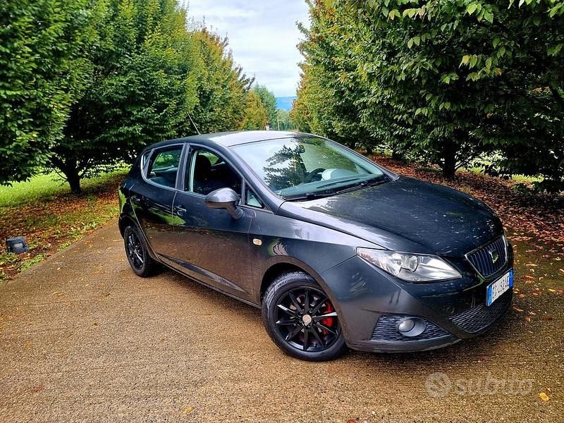 Nero Usata 2010 Seat Ibiza Sport Tre volumi | 2300 € (Ottimo prezzo) - Immagine 1/4