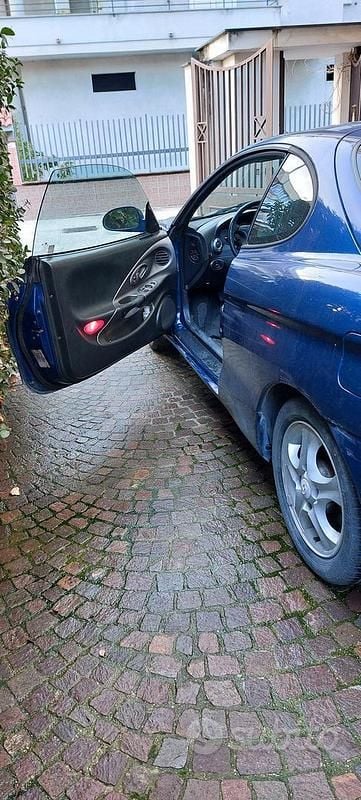Usata Hyundai S-Coupe 2001 Blu Coupé