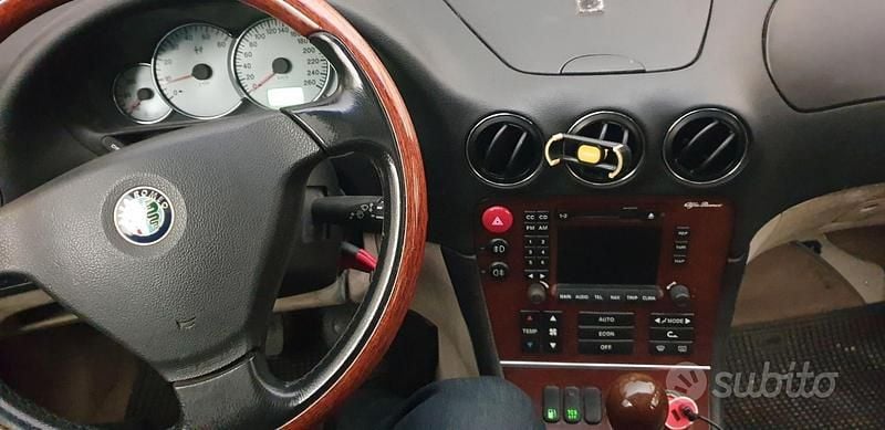 Begagnad Alfa Romeo 166 136 HK (100 kW) 1999 Blå Sedan