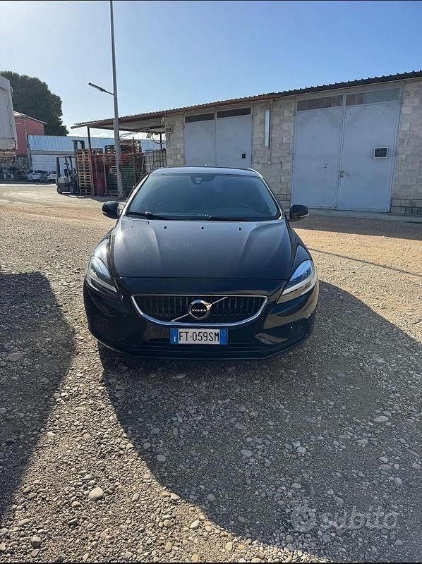 Usata 2019 Volvo V40 R-Design Tre volumi | 11.500 € (Buon prezzo) - Immagine 1/4