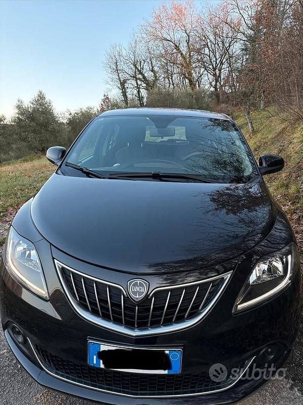 Usata Lancia Ypsilon 69 CV (50 kW) 2022 Nero Utilitaria