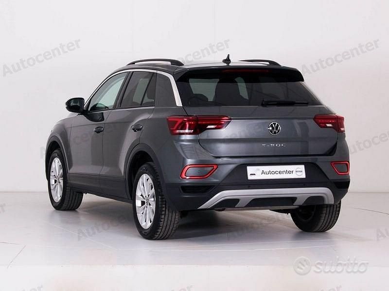Usata VW T-Roc 150 CV (110 kW) 2024 Grigio SUV