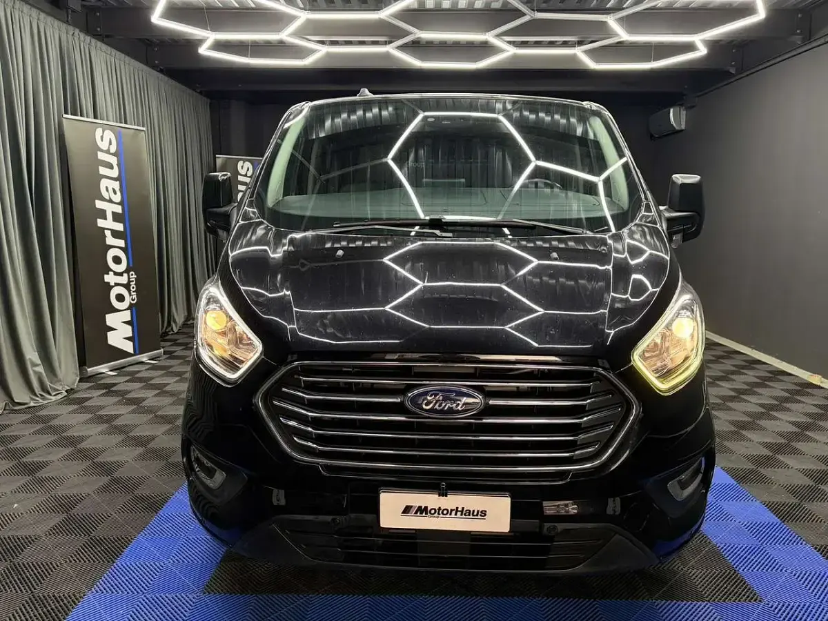 Usata Ford Tourneo Custom Titanium 185 CV (136 kW) 2021 Nero Furgone