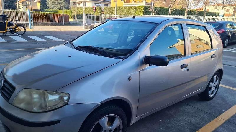 Usata Fiat Punto Dynamic 60 CV (44 kW) 2005 Grigio mercurio Berlina