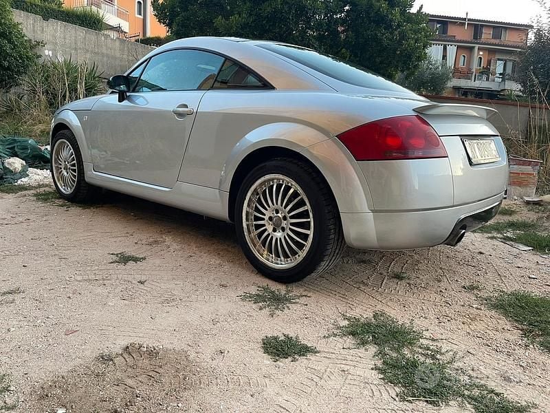 Usata 2001 Audi TT Coupé | 3999 € (Ottimo prezzo) - Immagine 1/4