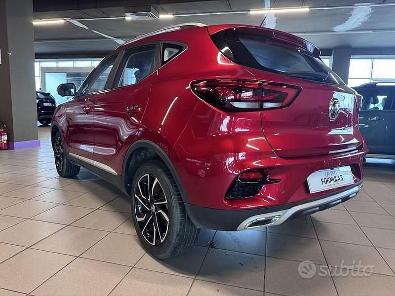 Usata MG ZS Luxury 106 CV (77 kW) 2023 Rosso SUV