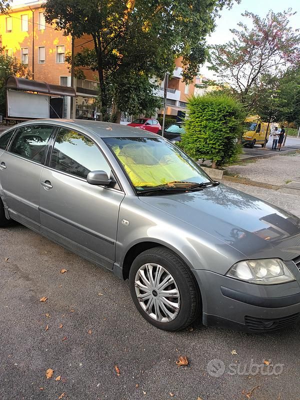 Usata VW Passat 75 CV (55 kW) 2004 Grigio Berlina