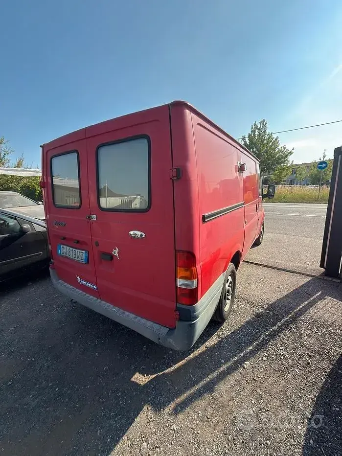 Usata Ford Transit 86 CV (63 kW) 2003 Rosso Berlina