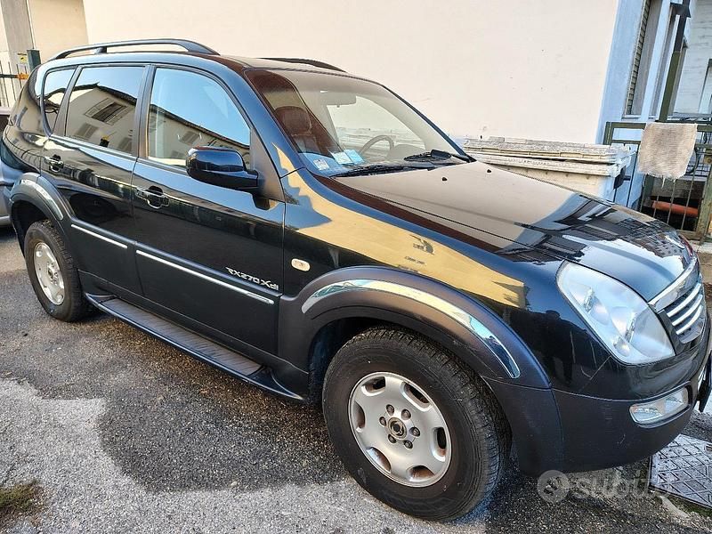 Nero Usata 2005 Ssangyong (KGM) Rexton SUV | 5000 € (Cara) - Immagine 1/4