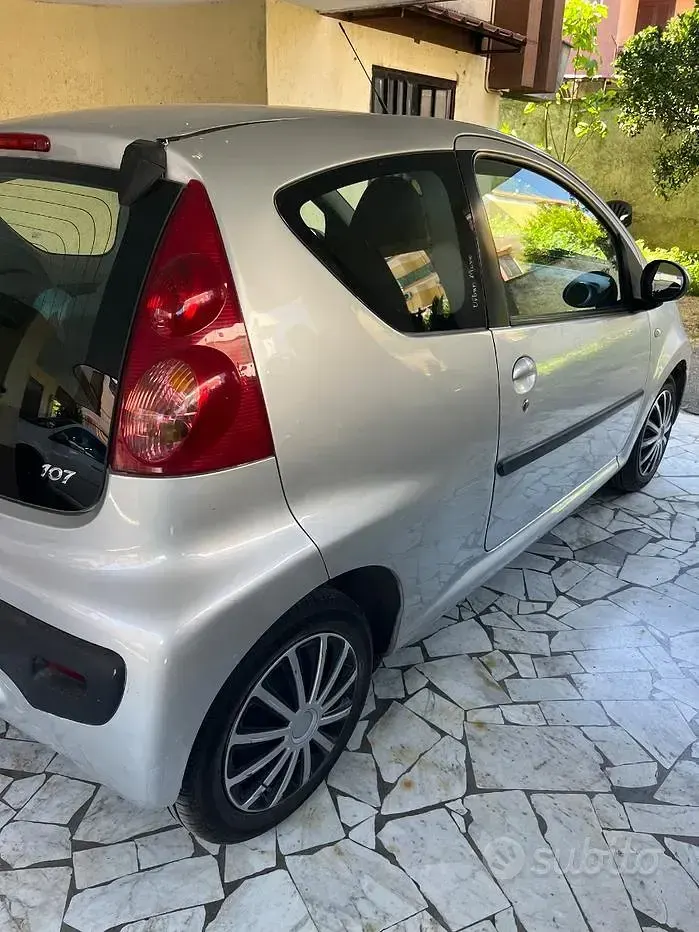 Usata Peugeot 107 68 CV (50 kW) 2008 Grigio Utilitaria